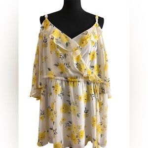 TORRID White Yellow Floral Top Blouse
Shirt Sleeveless Size 5X